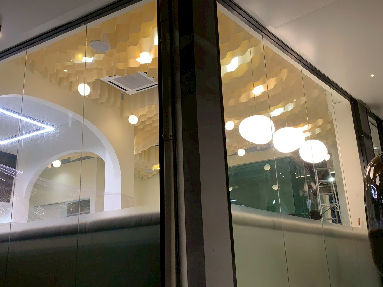 LINE_ALBUM_14.11.25 งานประตูกระจกและงานฝ้า อ่อนนุช_251115_1