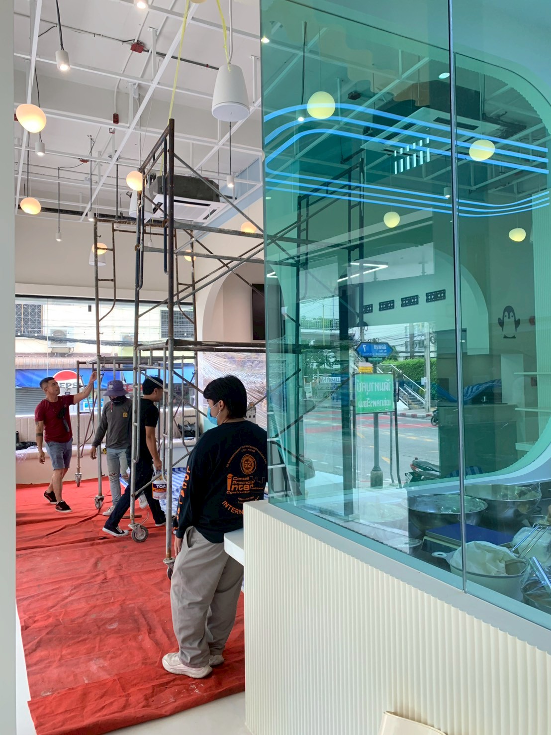 LINE_ALBUM_14.11.25 งานประตูกระจกและงานฝ้า อ่อนนุช_251115_11