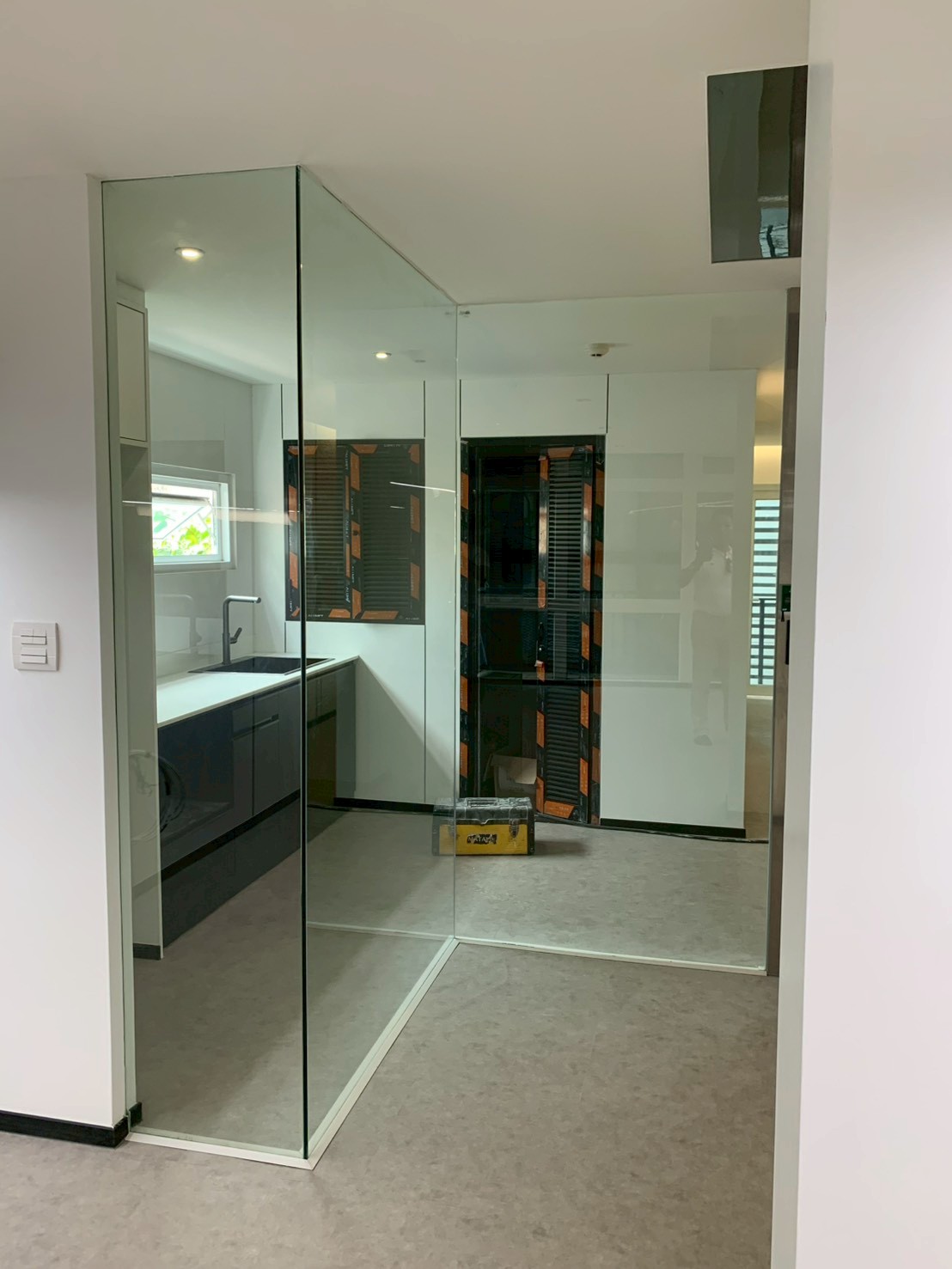 LINE_ALBUM_14.11.25 งานประตูกระจกและงานฝ้า อ่อนนุช_251115_19