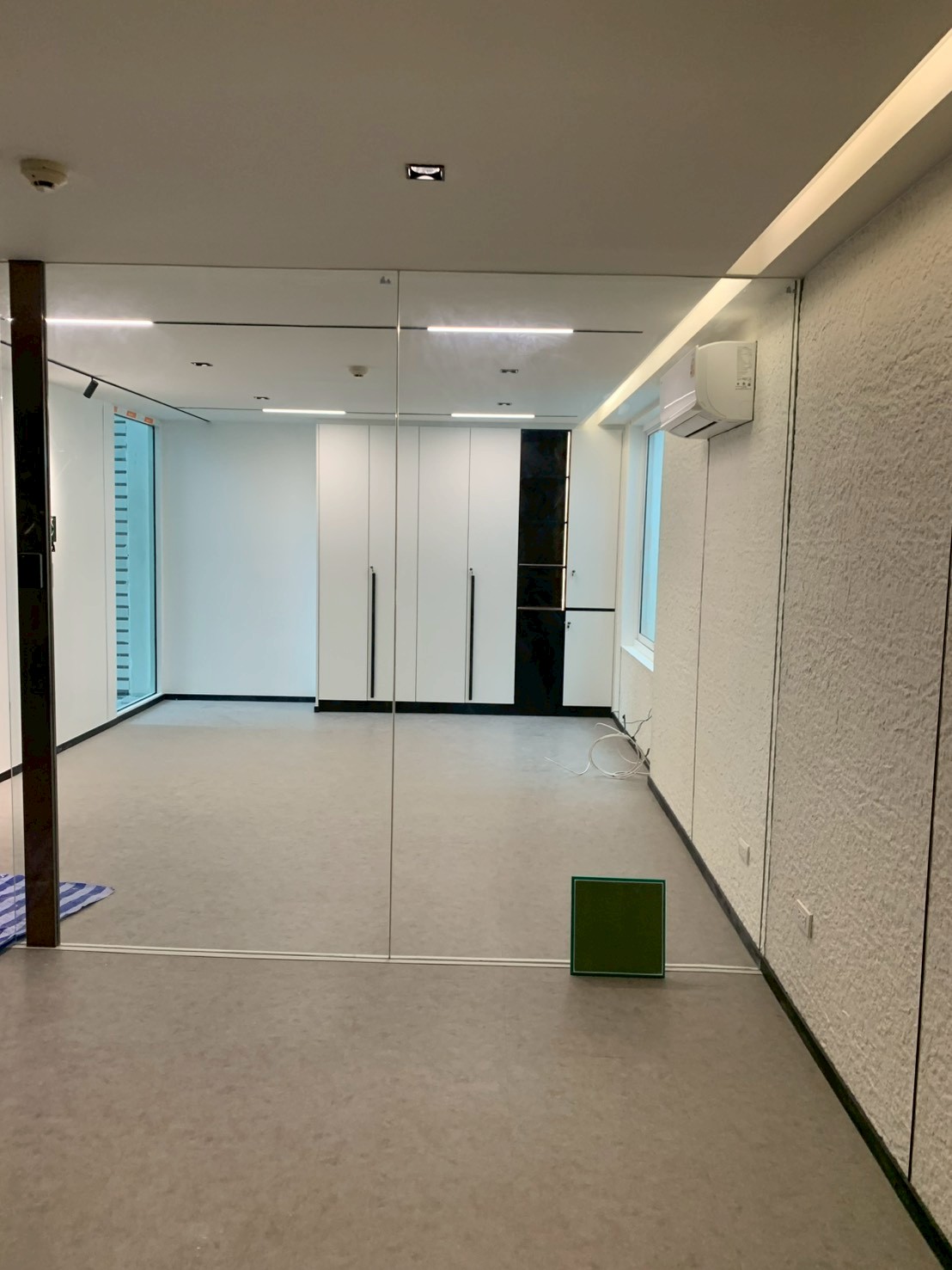 LINE_ALBUM_14.11.25 งานประตูกระจกและงานฝ้า อ่อนนุช_251115_21