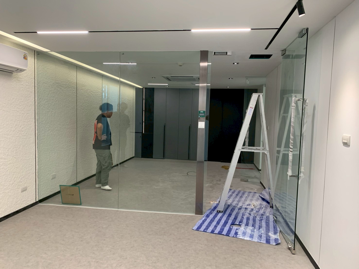 LINE_ALBUM_14.11.25 งานประตูกระจกและงานฝ้า อ่อนนุช_251115_23