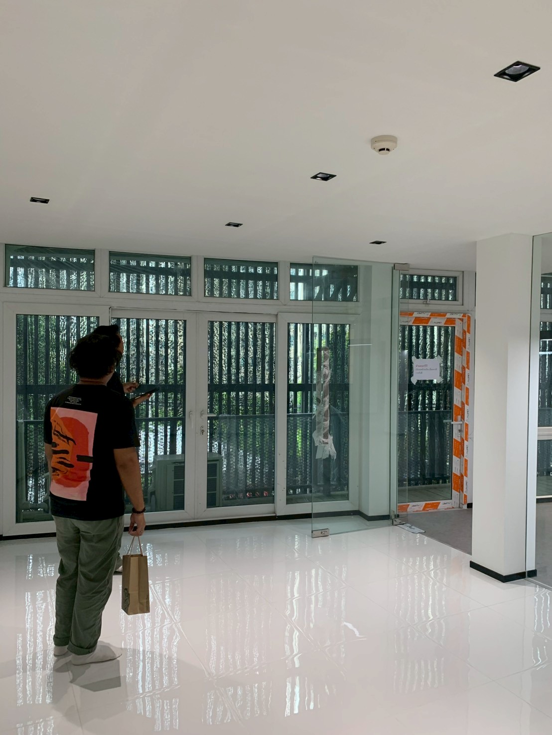 LINE_ALBUM_14.11.25 งานประตูกระจกและงานฝ้า อ่อนนุช_251115_25