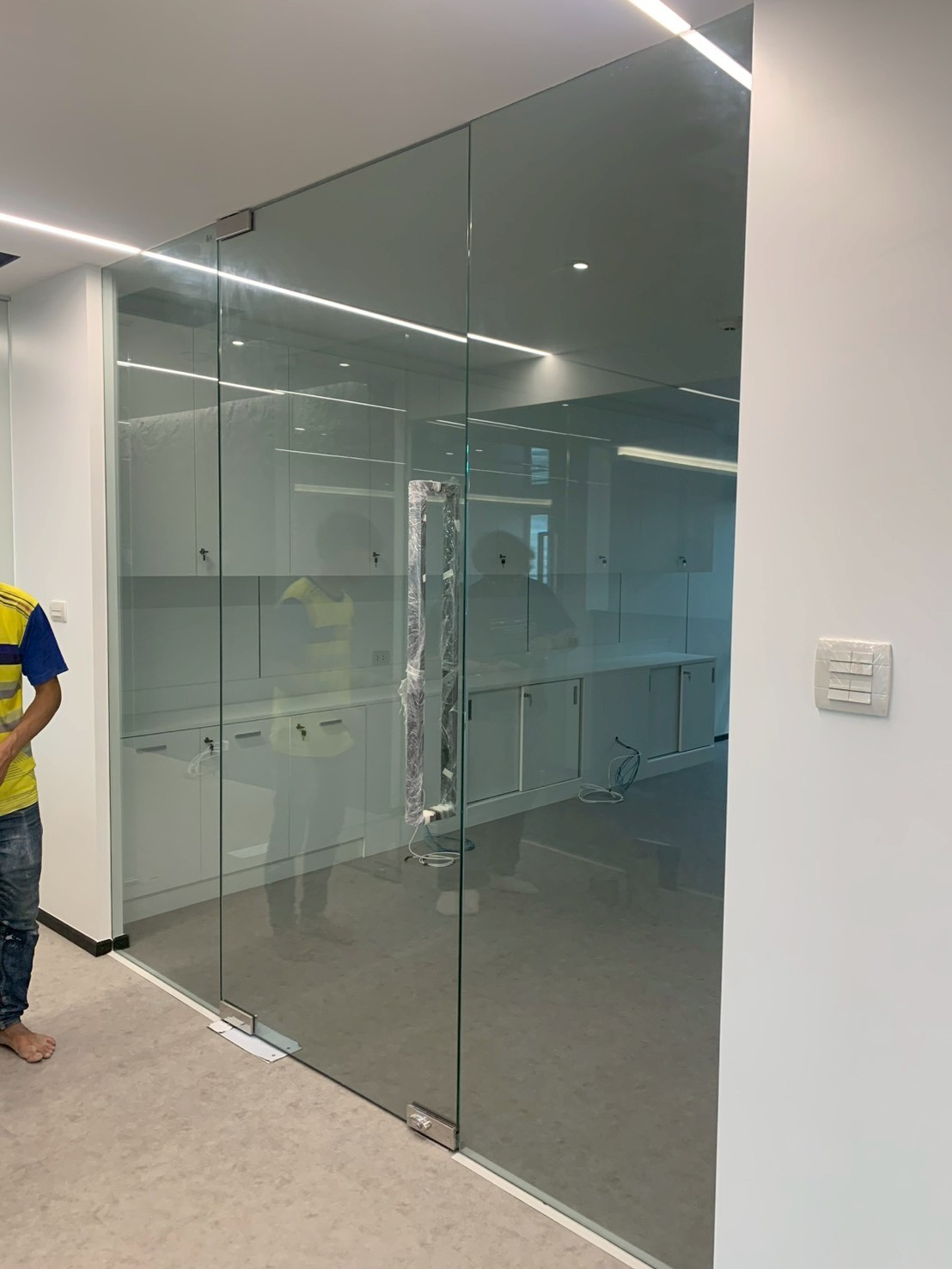 LINE_ALBUM_14.11.25 งานประตูกระจกและงานฝ้า อ่อนนุช_251115_30