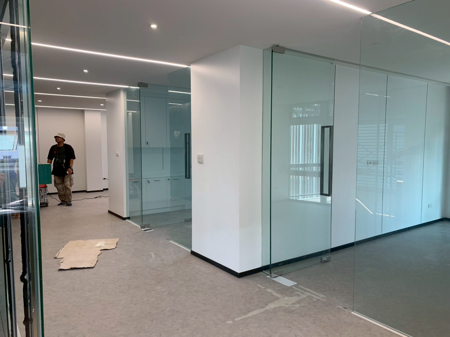 LINE_ALBUM_14.11.25 งานประตูกระจกและงานฝ้า อ่อนนุช_251115_34