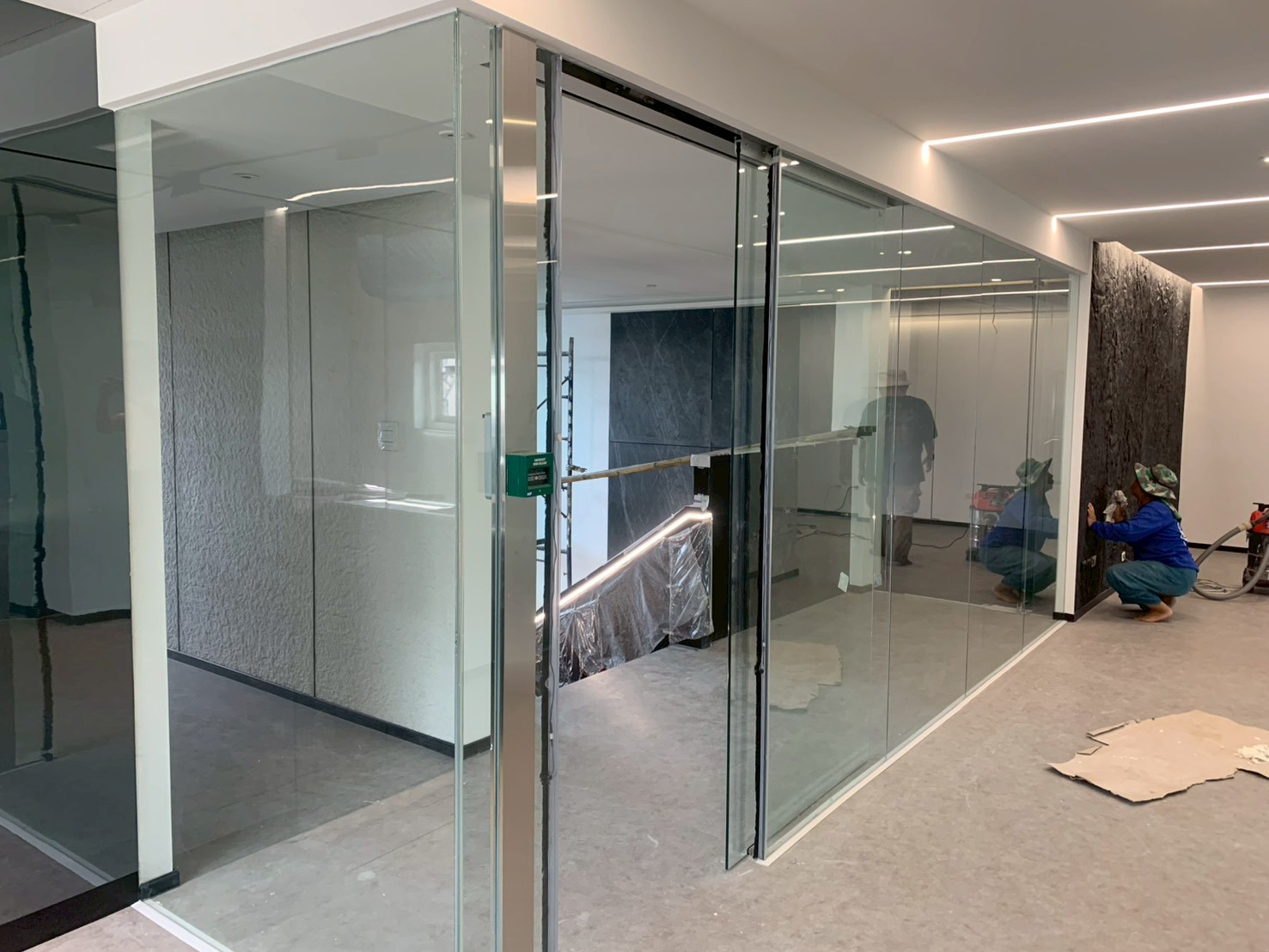 LINE_ALBUM_14.11.25 งานประตูกระจกและงานฝ้า อ่อนนุช_251115_37