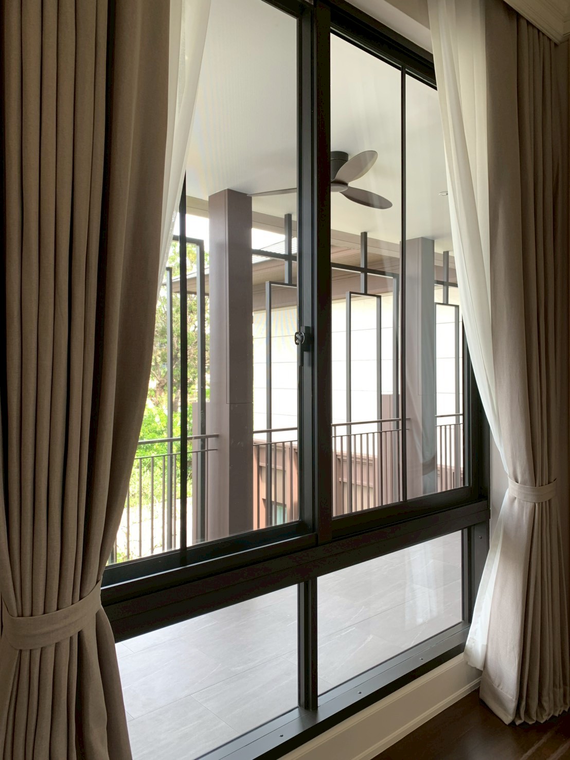 LINE_ALBUM_14.11.25 บ้าน Presidents งานประตูหน้าต่าง YKK AP_251114_10