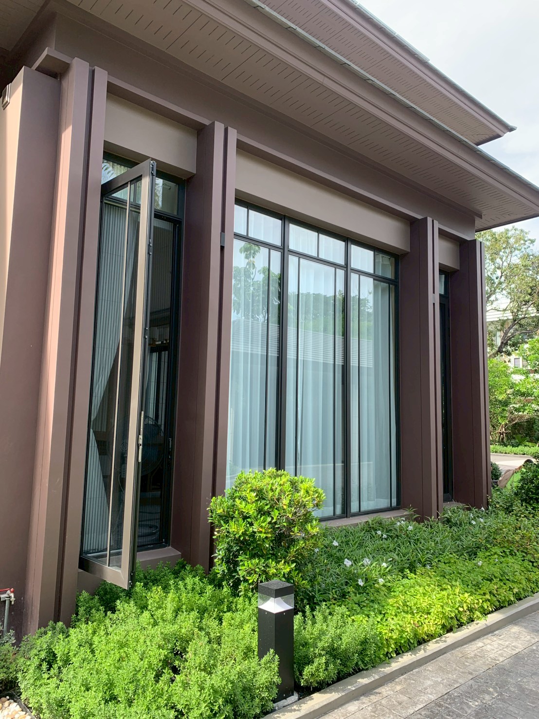 LINE_ALBUM_14.11.25 บ้าน Presidents งานประตูหน้าต่าง YKK AP_251114_27